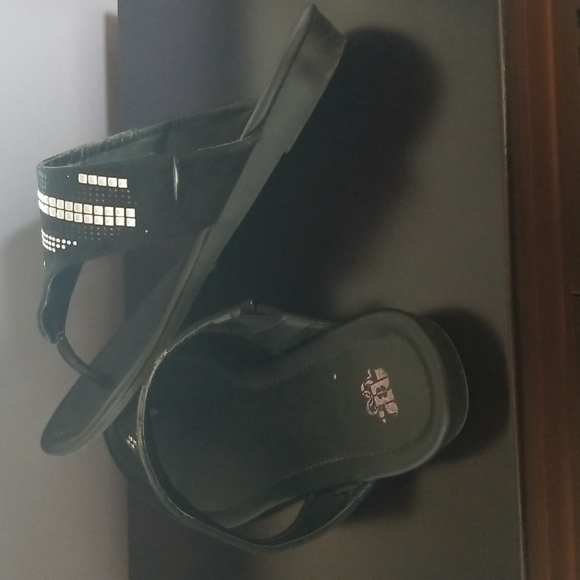 11WW sandals - Picture 3 of 3